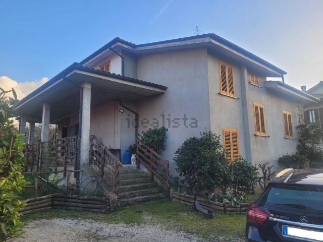 Villetta indipendente in vendita di 200 m² in Contrada Fontana Camerata