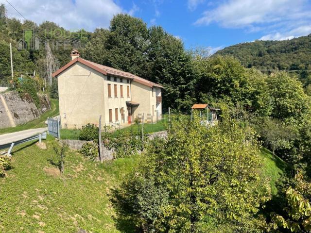 Villetta indipendente in vendita di 200 m² in Contrada Locre