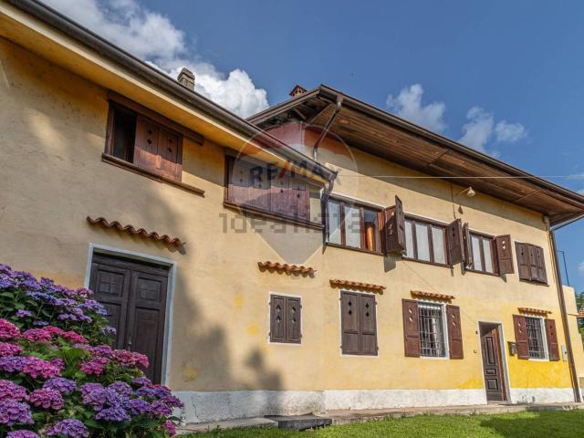 Villetta indipendente in vendita di 200 m² in Frazione Pioglio, 9