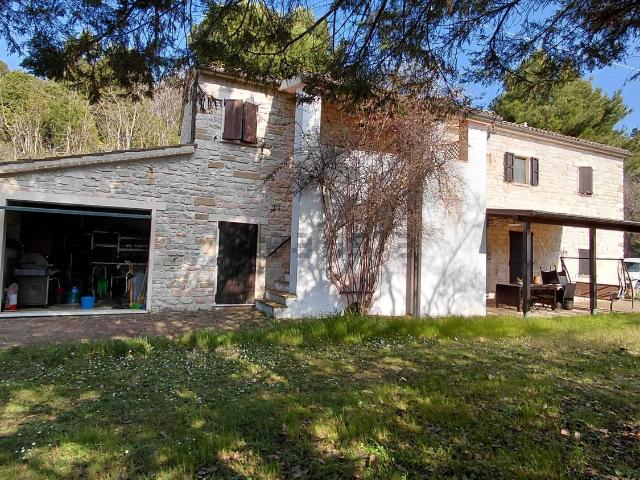 Villetta indipendente in vendita di 200 m² in Frazione Poggio, 2