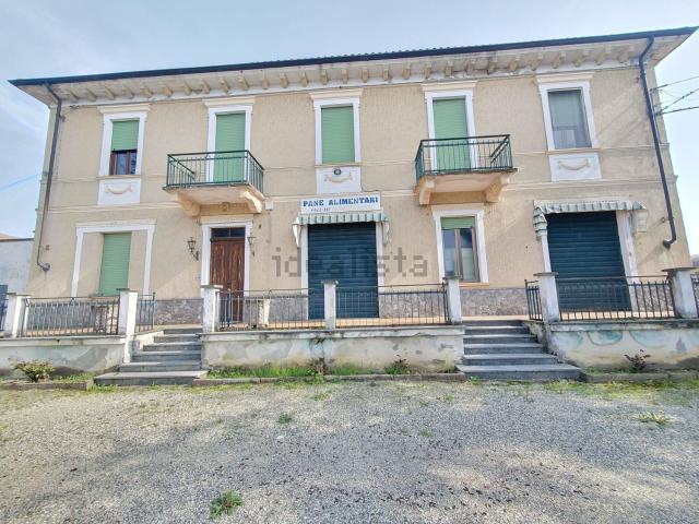 Villetta indipendente in vendita di 200 m² in Frazione Roncaglia Strada Provinciale, 8