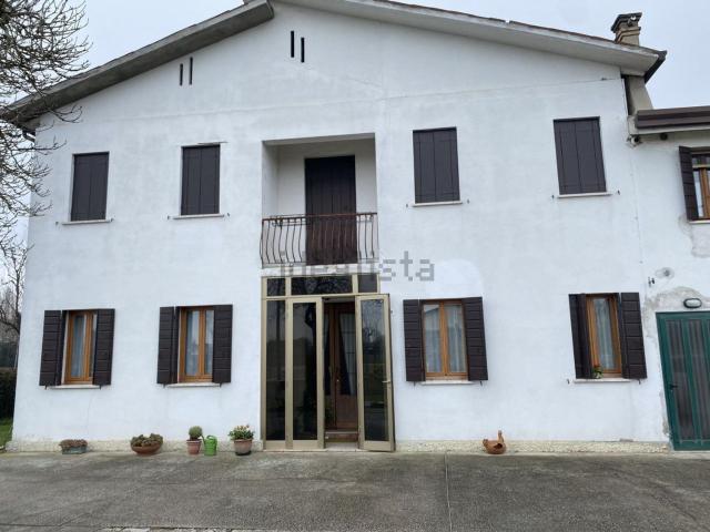 Villetta indipendente in vendita di 200 m² in Piazza Costituzione