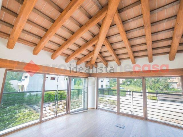 Villetta indipendente in vendita di 200 m² in Piazza G. Marconi