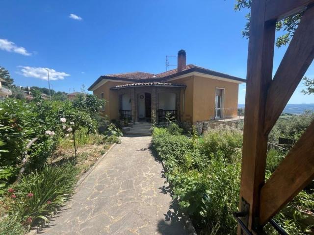 Villetta indipendente in vendita di 200 m² in Via Battisti
