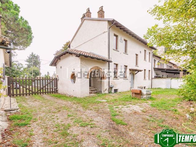 Villetta indipendente in vendita di 200 m² in Piazza Weil Weiss