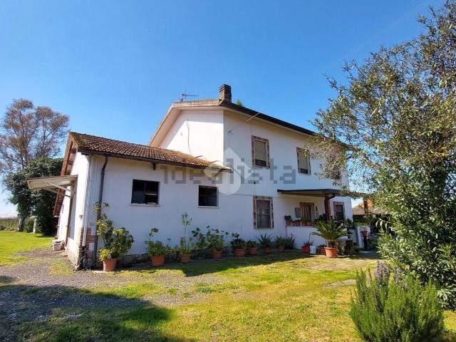 Villetta indipendente in vendita di 200 m² in Strada Congiunte Sinistre, 44