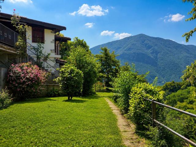 Villetta indipendente in vendita di 200 m² in Strada Sasso Rosso Dasio