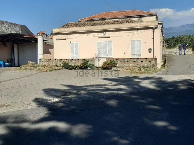 Villetta indipendente in vendita di 200 m² in Strada Statale 114 Orientale Sicula