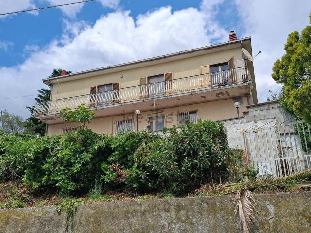 Villetta indipendente in vendita di 200 m² in Strada Provinciale 163/1