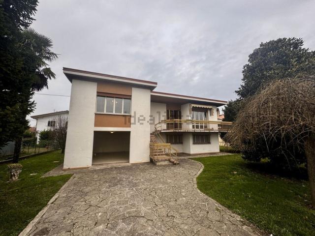 Villetta indipendente in vendita di 200 m² in Strada Regionale 10 Padana Inferiore