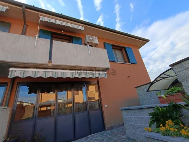 Villetta indipendente in vendita di 201 m² in Via Aldo Moro, 8