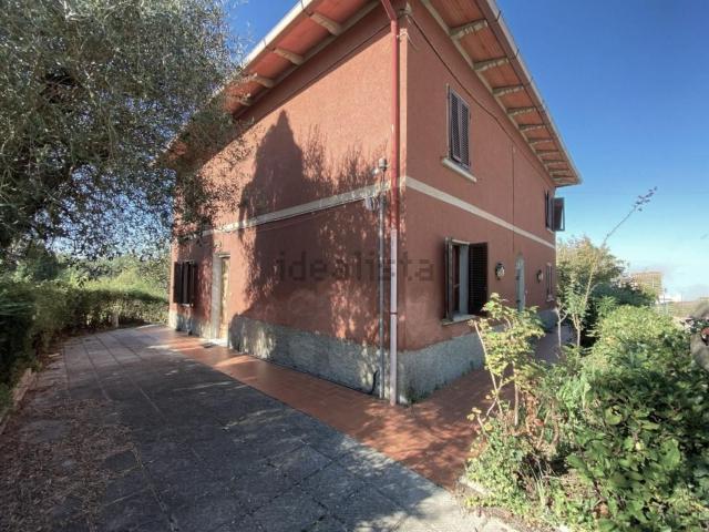 Villetta indipendente in vendita di 201 m² in Via della Gora