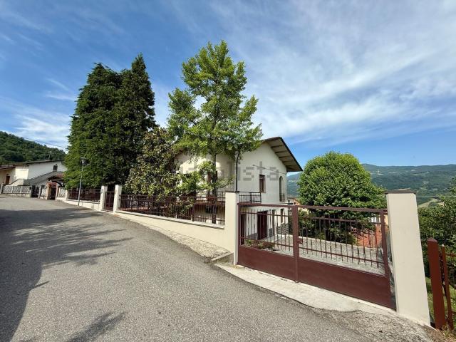 Villetta indipendente in vendita di 201 m² in Via Divisione Julia