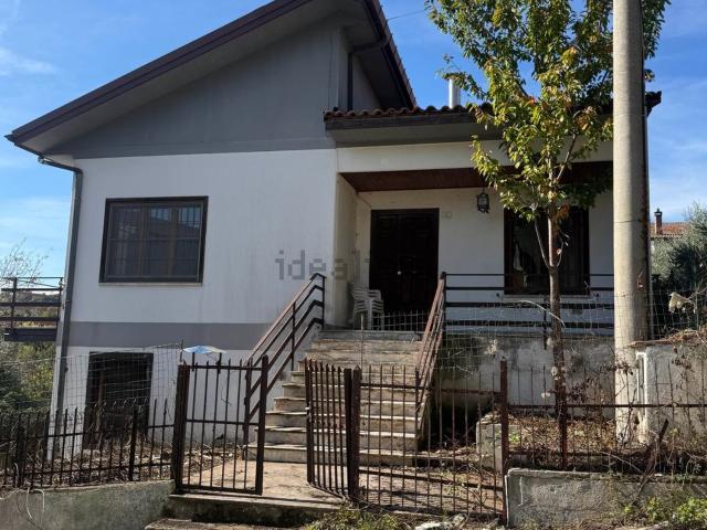 Villetta indipendente in vendita di 201 m² in Contrada bosco