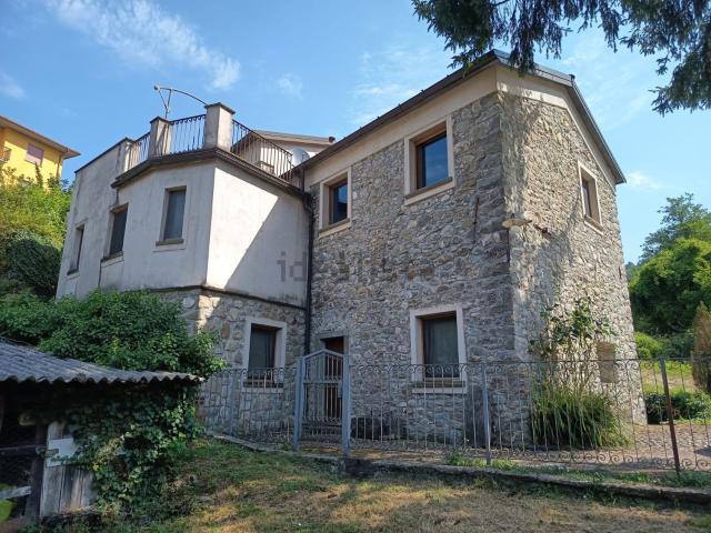 Villetta indipendente in vendita di 201 m² in Piazza G. Marconi, 3