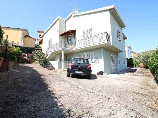 Villetta indipendente in vendita di 201 m² in Piazza Vittorio Emanuele II, 50