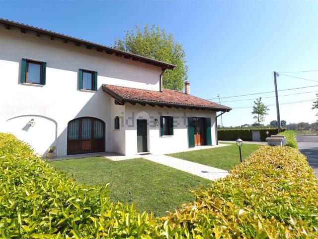 Villetta indipendente in vendita di 202 m² in Via Cà Gamba