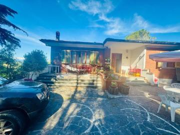 Villetta indipendente in vendita di 202 m² in Via delle Corti