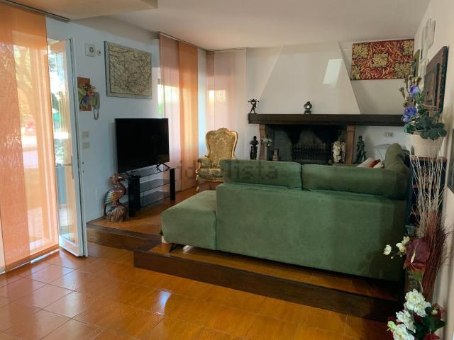 Villetta indipendente in vendita di 202 m² in Via Roma