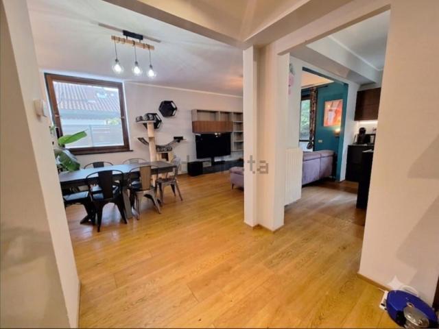 Villetta indipendente in vendita di 202 m² in Strada Airali, 56