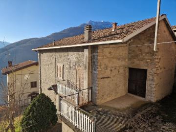 Villetta indipendente in vendita di 203 m² in Via Cesare Battisti, 3
