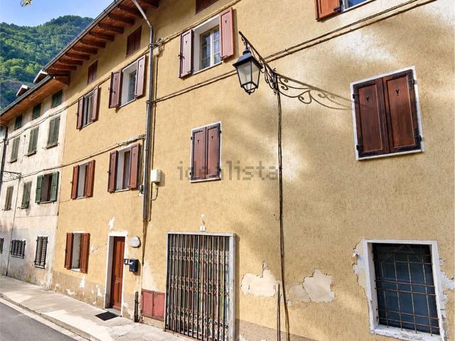 Villetta indipendente in vendita di 203 m² in Via al Belbo, 6