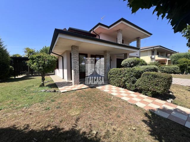Villetta indipendente in vendita di 203 m² in Via Levata, 60