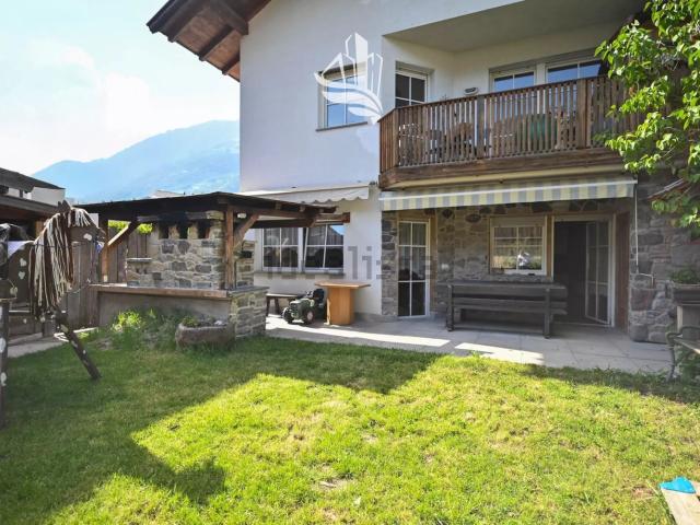 Villetta bifamiliare in vendita di 203 m² in Via Stazione
