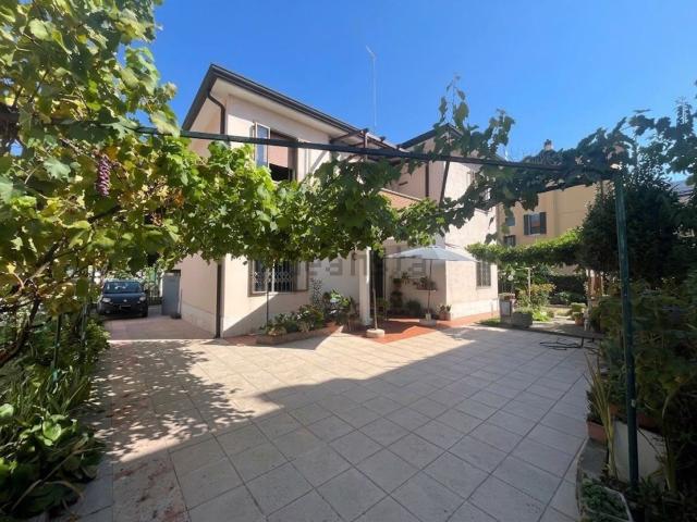 Villetta indipendente in vendita di 203 m² in Via Torre Belfredo