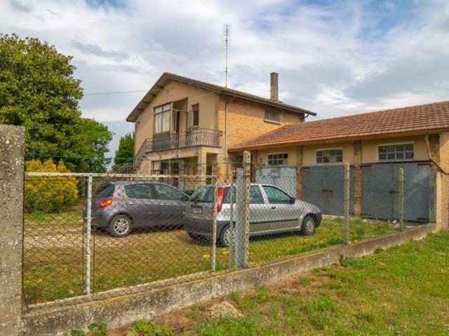 Villetta indipendente in vendita di 203 m² in Via Usignoli
