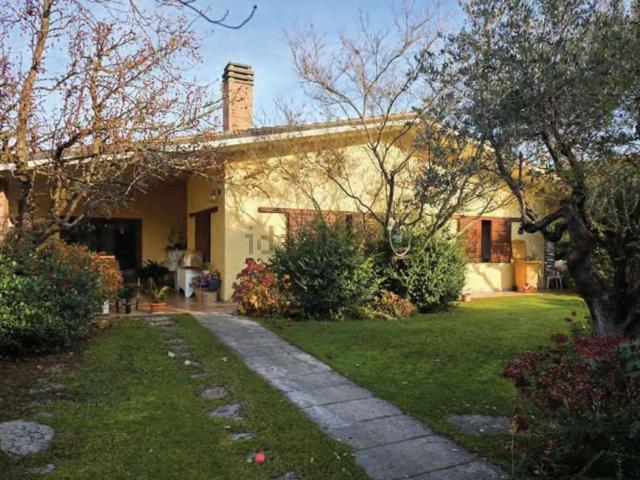Villetta indipendente in vendita di 204 m² in Via Colli Euganei, 11