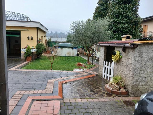 Villetta indipendente in vendita di 204 m² in Via Palazzi