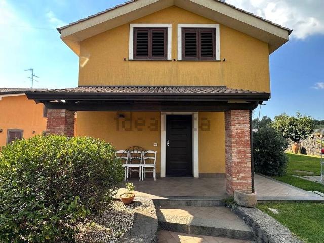 Villetta indipendente in vendita di 204 m² in Via Pietro Mascagni