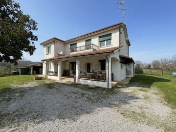 Villetta indipendente in vendita di 204 m² in Via Roma