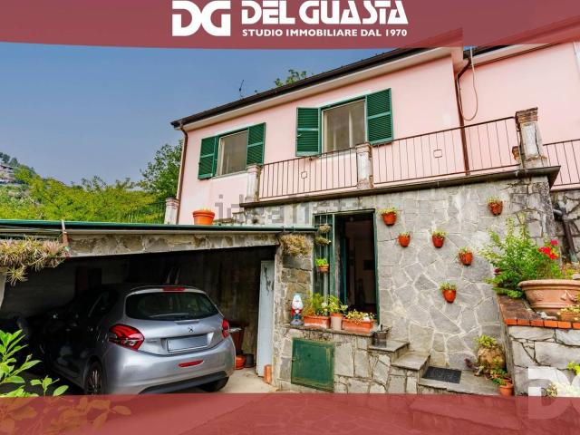 Villetta indipendente in vendita di 205 m² in Via Costasecca