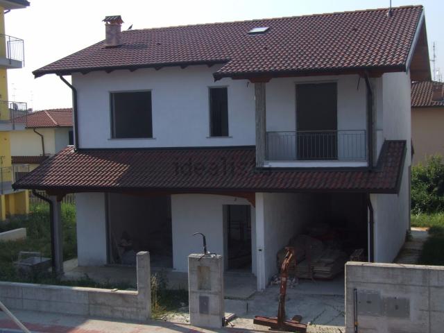 Villetta indipendente in vendita di 205 m² in Via ada negri