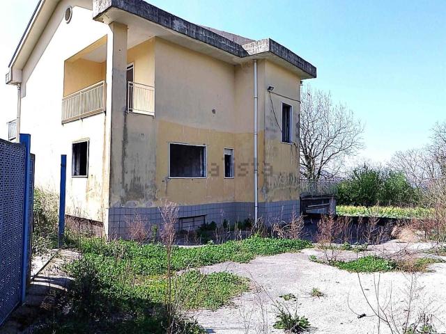 Villetta indipendente in vendita di 205 m² in Via Barbuti