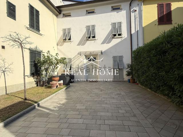 Villetta indipendente in vendita di 205 m² in Via Giuseppe Garibaldi, 23