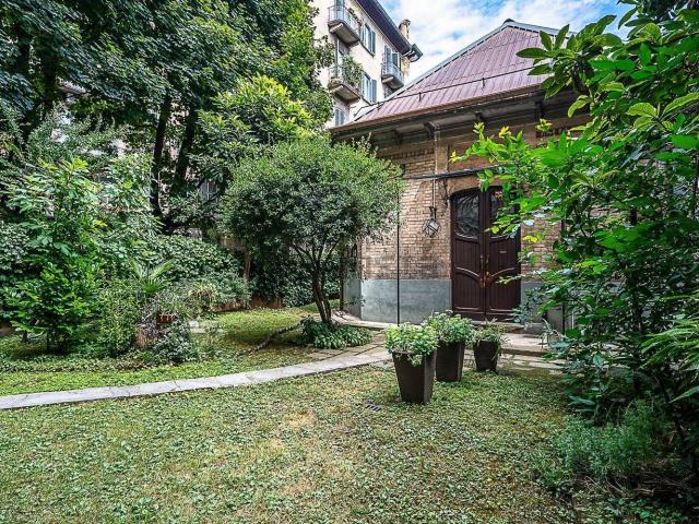 Villetta indipendente in vendita di 205 m² in Via Giacinto Collegno