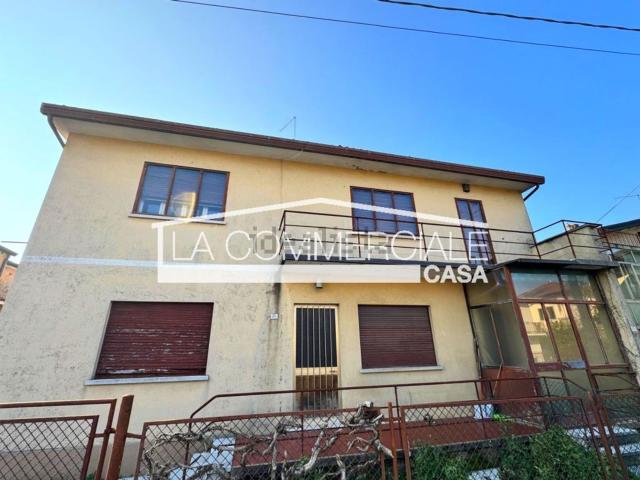 Villetta indipendente in vendita di 205 m² in Via D. Manin