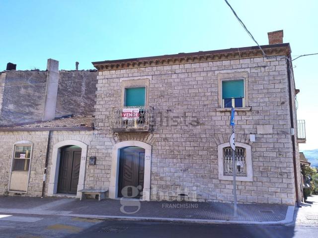 Villetta indipendente in vendita di 205 m² in Via Leopoldo Montini