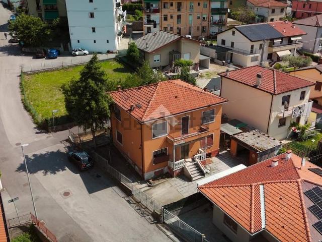 Villetta indipendente in vendita di 205 m² in Via Monte Pasubio, 18