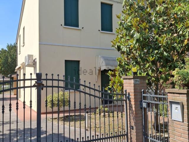 Villetta indipendente in vendita di 205 m² in Via Petrosa