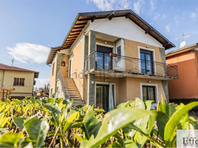Villetta indipendente in vendita di 205 m² in Via Puccini, 4