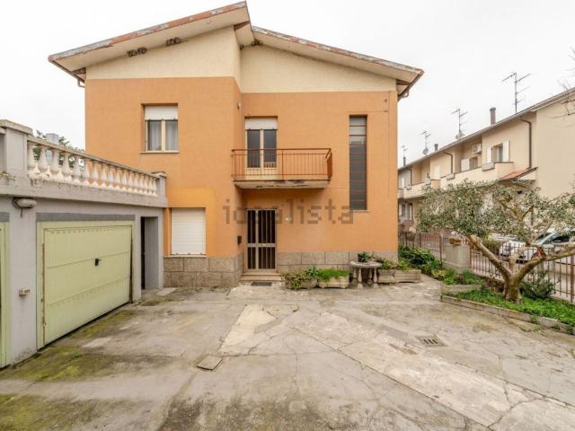 Villetta indipendente in vendita di 205 m² in Via Tomba, 32