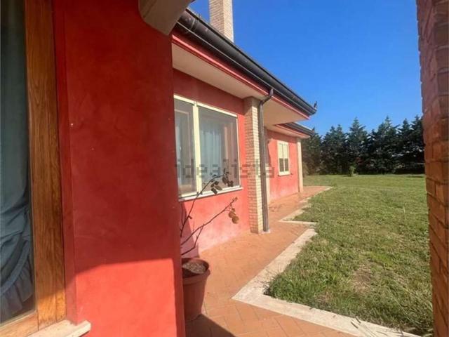 Villetta indipendente in vendita di 205 m² in Via Terme di Traiano