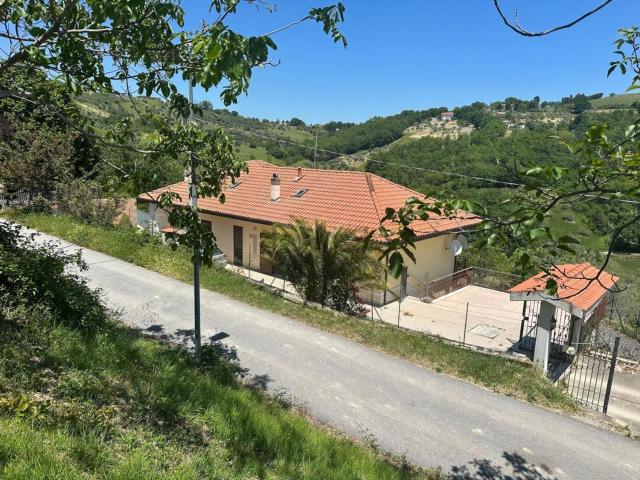 Villetta indipendente in vendita di 205 m² in Contrada Ara Franciosa, 1