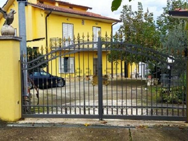 Villetta indipendente in vendita di 205 m² in Contrada Piano D&apos Oglio, 31
