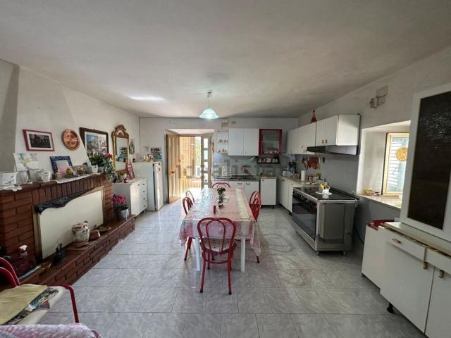 Villetta indipendente in vendita di 205 m² in Contrada sant&apos elia, 49