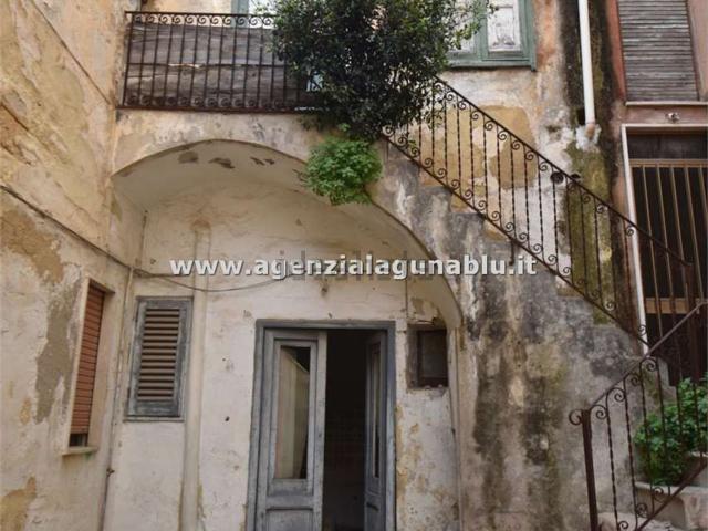 Villetta indipendente in vendita di 205 m² in Corso Calatafimi